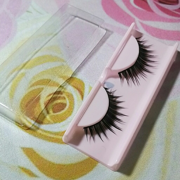 *OUT OF STOCK* C6 Classic Cutie Lashes By LashL - Picture 3 of 5